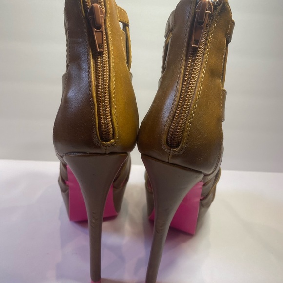 Shoe Dazzle Neon Pink & Brown Gladiator Platform Heels, Size 8.5 - Picture 2 of 6